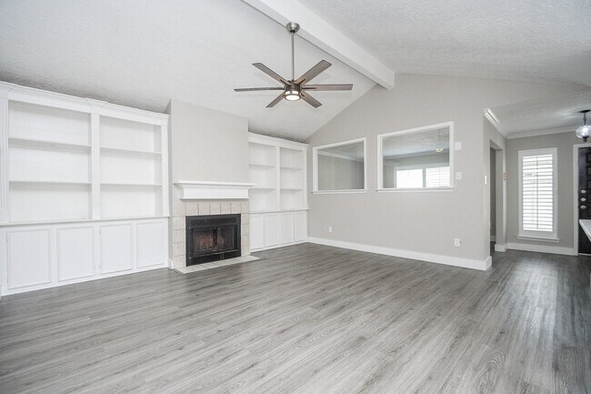 Building Photo - 15807 Los Altos Dr