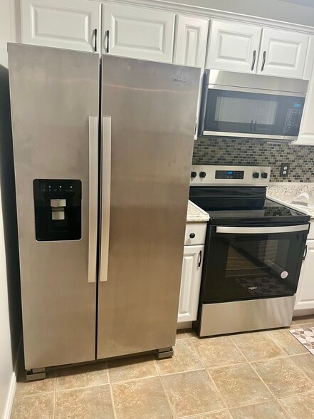 Building Photo - 619 Varsity Dr