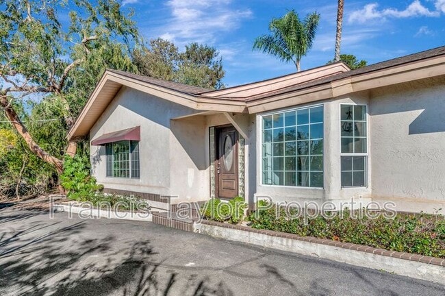 Building Photo - 16303 Avenida Florencia