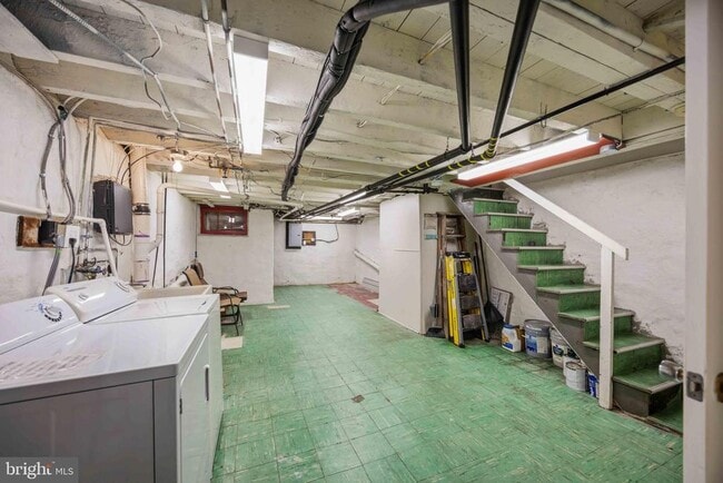 Building Photo - 3323 Tilden St