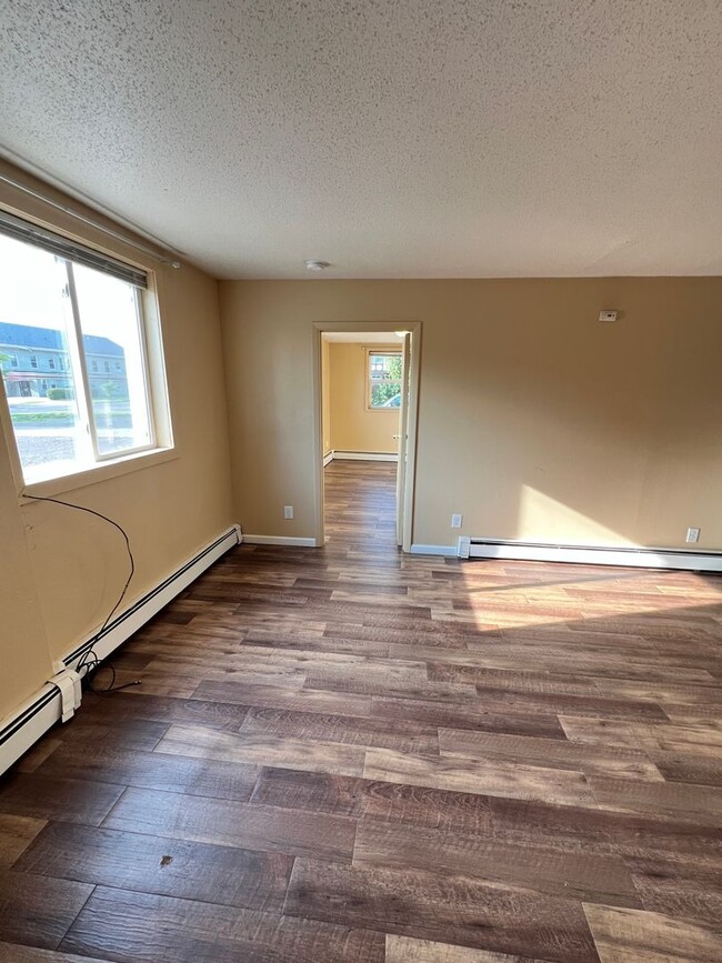 Building Photo - Renovated 2 Bedroom Apartment - AVAILABLE ...