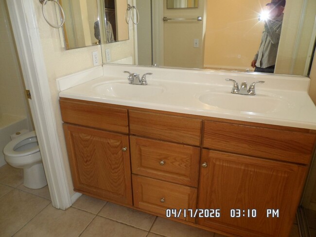 Building Photo - 3 Bedrooms, 2 Bathrooms, approx. 1392 sq. ft., 2 Car Garage, Covered Patio, Fenced, Play house,