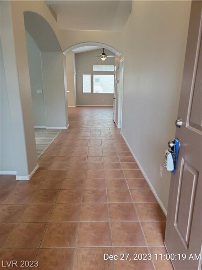 SW SINGLE STORY LOCATED IN GATED COMMUNITY!! 8247 Mozley Park St Las