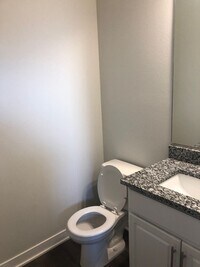 Building Photo - HUGE Single Family Home Available!