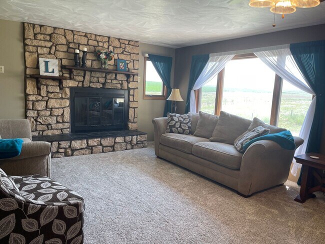 Building Photo - Spacious, four-bedroom, two-bathroom, coun...