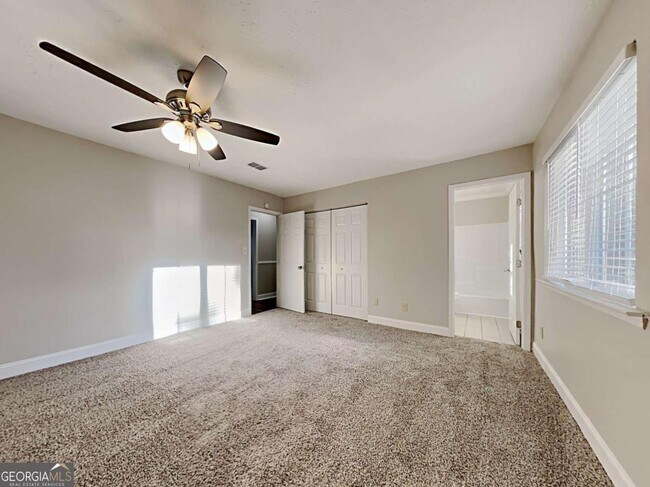 Building Photo - 968 Country Oaks Ct