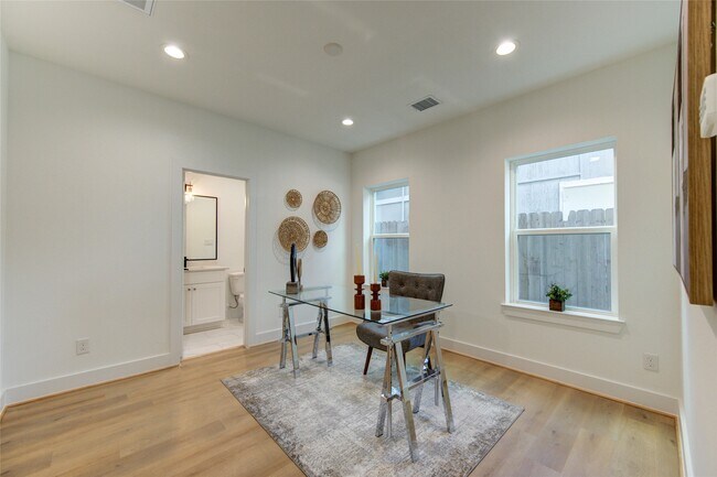 Building Photo - 4035 Buck St