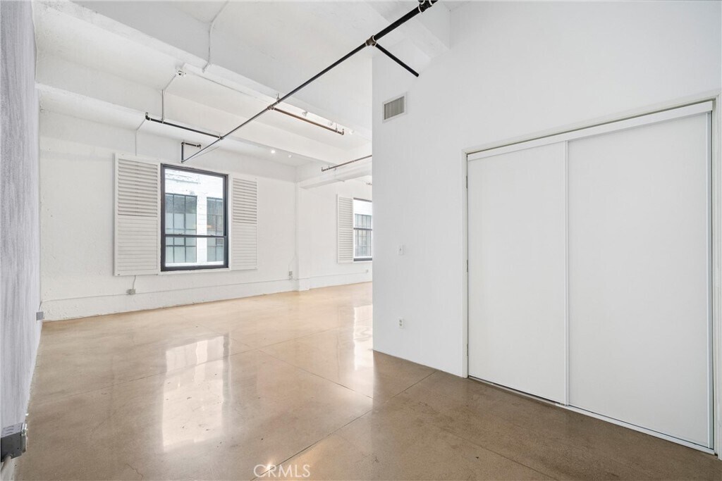 Building Photo - 738 S Los Angeles St