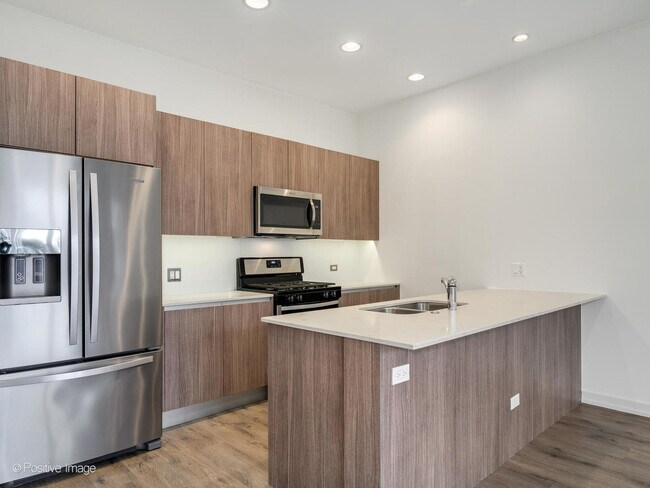 Building Photo - 4111 N Narragansett Ave