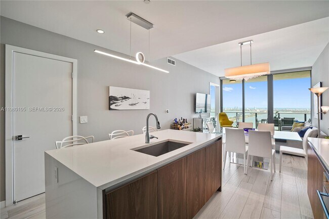 Building Photo - 480 NE 31st St