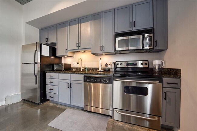 Building Photo - 620 Glen Iris Dr NE