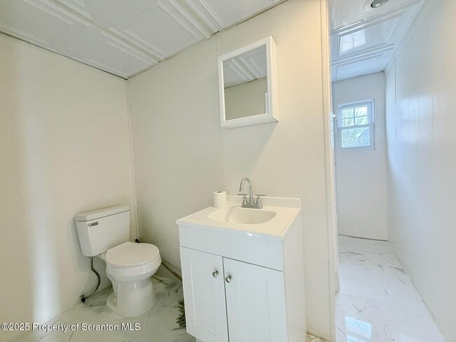 Building Photo - 210 Center Ave