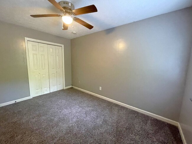 Building Photo - Large 2 bedroom townhome in East Knoxville!