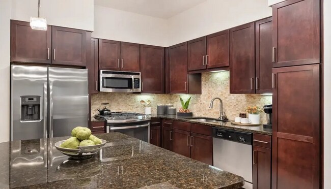 Building Photo - Elegant 2/2 Apt – Modern Living at Its Best!