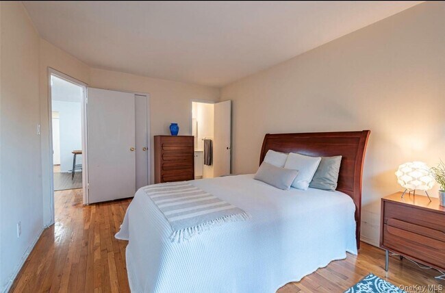 Building Photo - 18-16 Bell Blvd