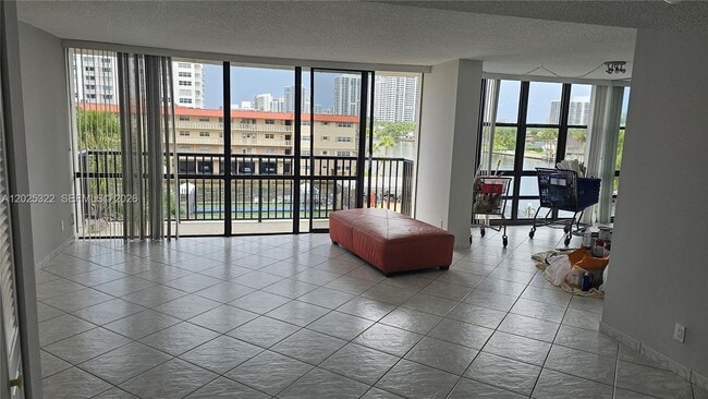 Building Photo - 2017 S Ocean Dr
