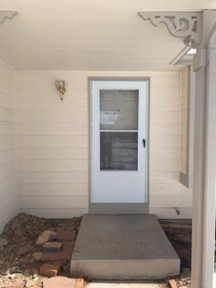 Building Photo - 8526 S Flower St