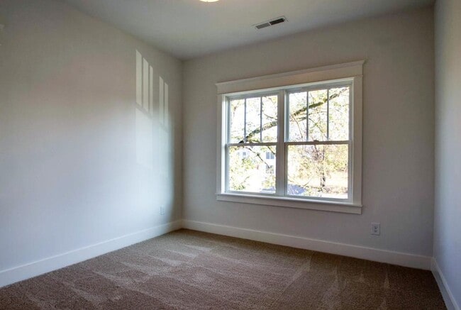 Building Photo - 2 Bedroom, 2.5 Bath Home in East Nashville