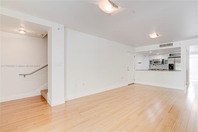 Building Photo - 7541 SW 61st Ave