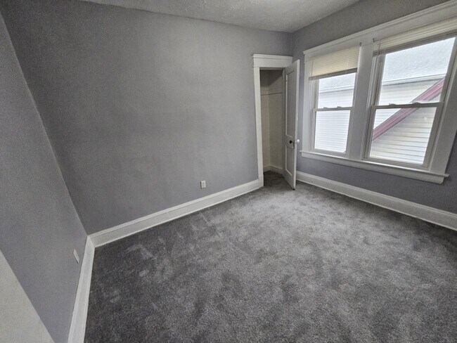 Building Photo - 10602 Earle Ave