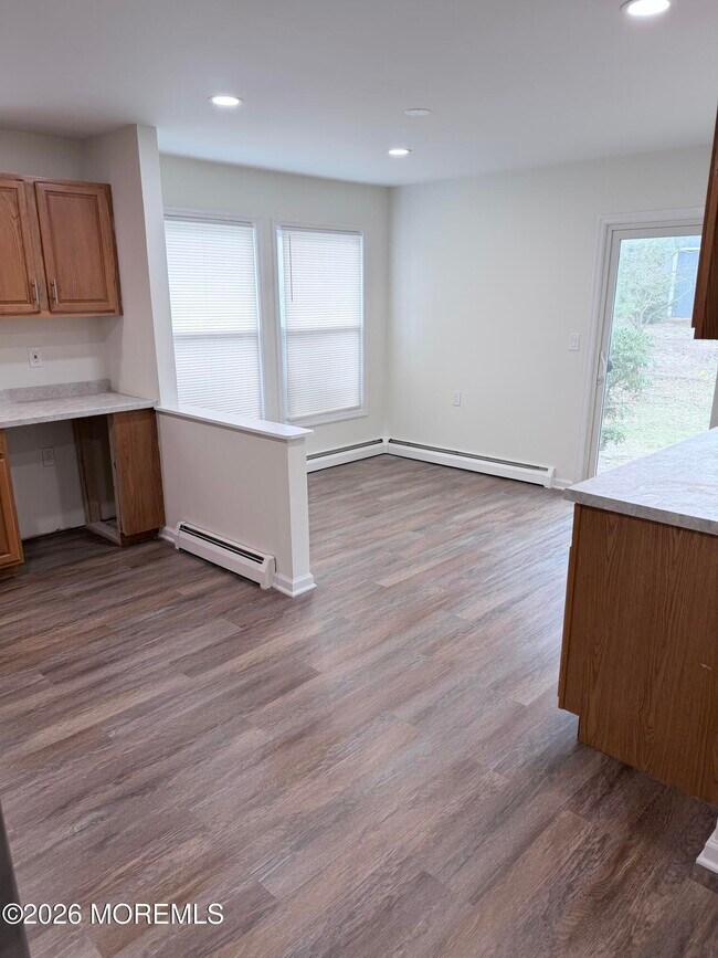 Building Photo - 90 Barbados Dr S