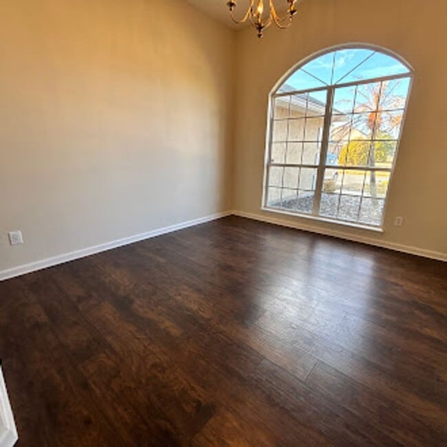 Building Photo - Spacious 3-Bed, 2-Bath Home. Patio. Amenities. Located just minutes from St Johns Town Center and...