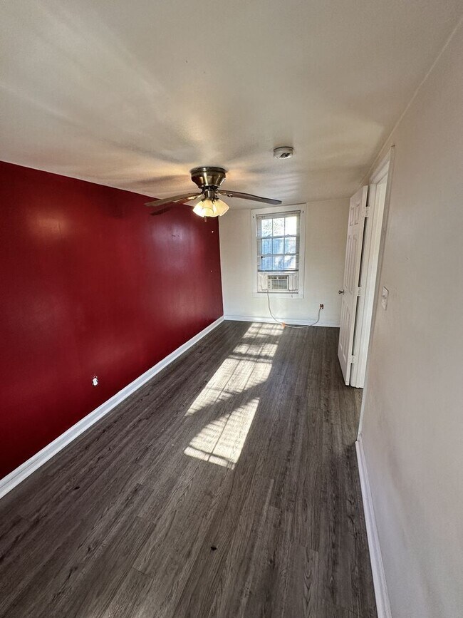 Building Photo - 9421 Peachtree St