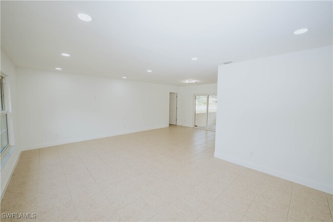 Building Photo - 2701 6th St W