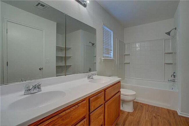 Building Photo - Beautiful Brick Home in Great School Distr...