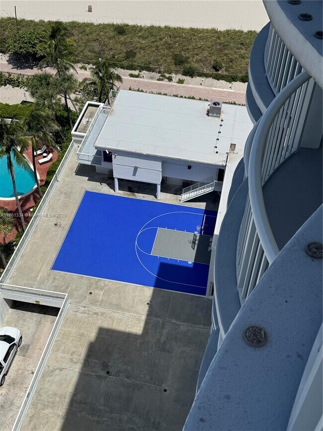 Building Photo - 5401 Collins Ave