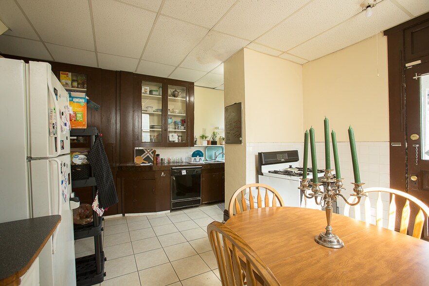 Building Photo - 2136 Summit St