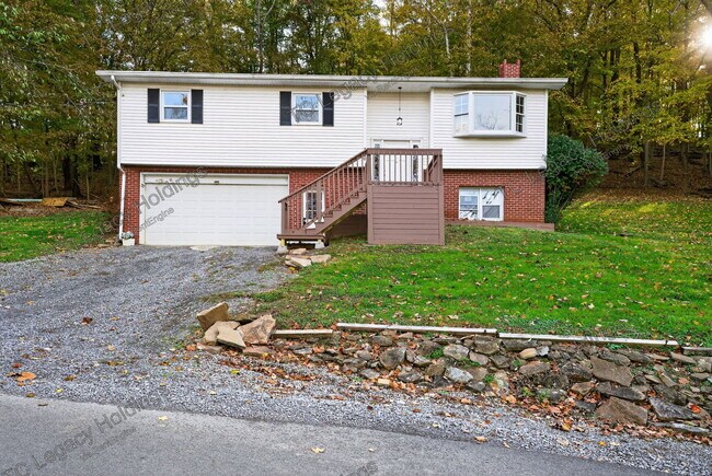 Building Photo - 320 Diamond Ave