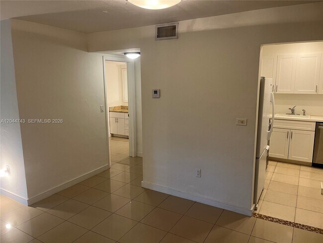 Building Photo - 1205 Mariposa Ave