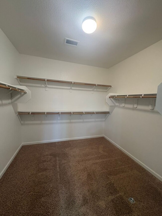 Building Photo - 4 bedroom 3 bath stunner in Sparks