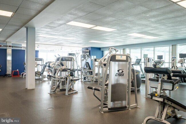 Building Photo - 901 N Penn St