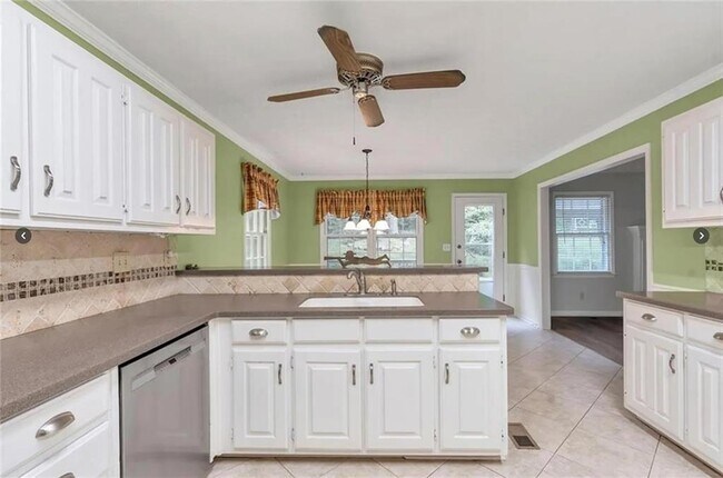 Building Photo - 1880 Meadowchase Ct