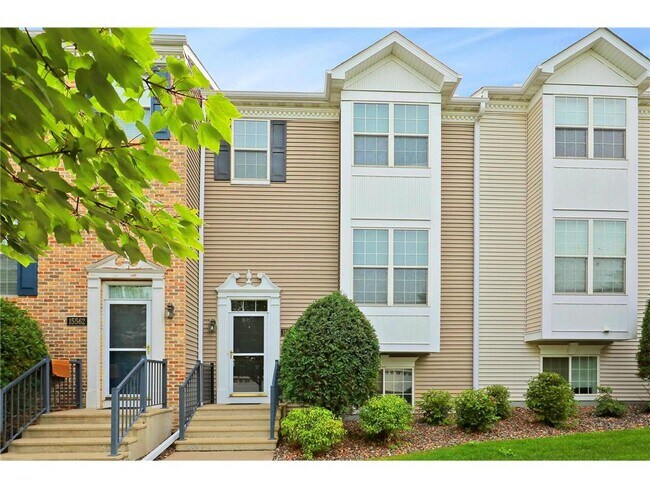 Building Photo - 15564 Lilac Dr