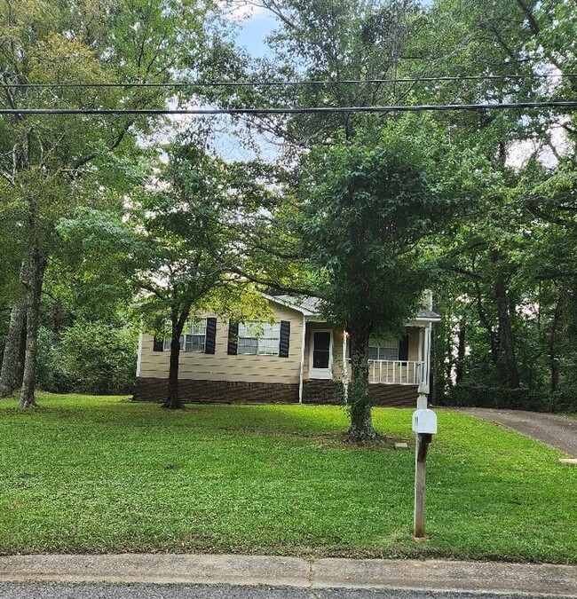 Primary Photo - One Leve Home on Corner Lot in Grayson Valley