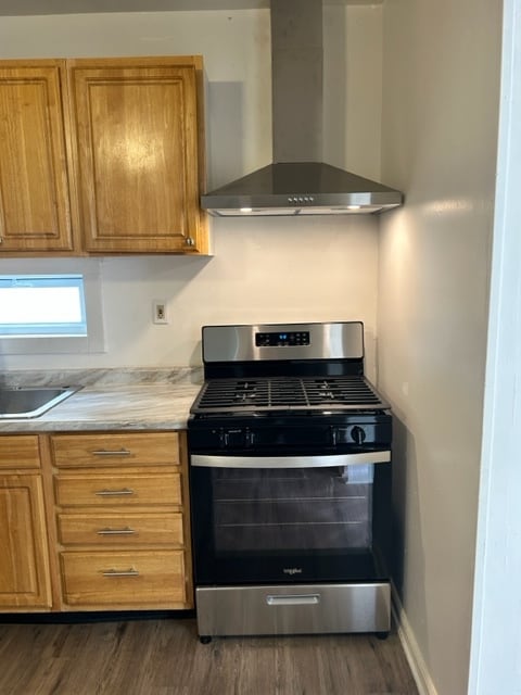 Stove/Vent Hood - 3304 Natchez Ave