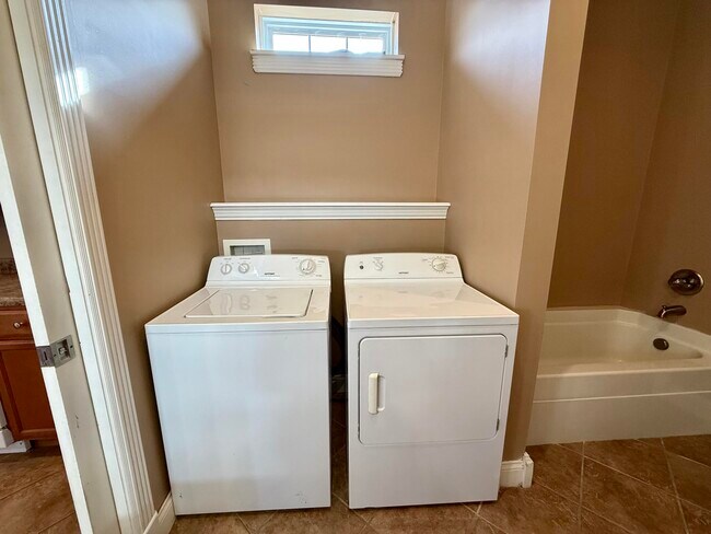 Building Photo - 98 Melrose Dr