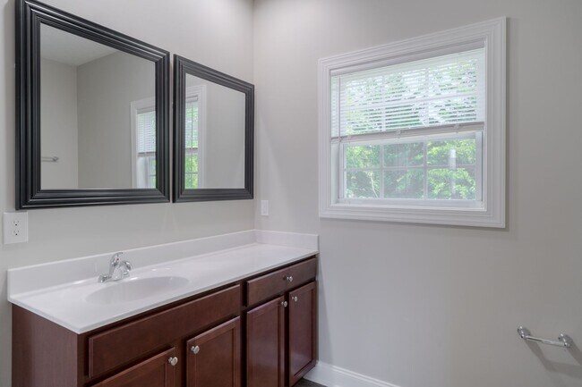 Building Photo - 500 Twisted Oak Dr NW