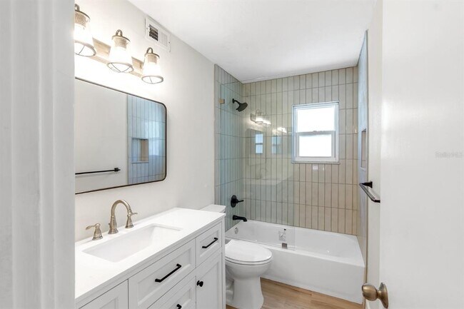 Building Photo - 3835 Almeria Ave