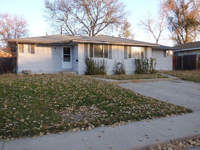 Building Photo - Cozy 2 Bed/1 Bath Duplex Near Lake Loveland!