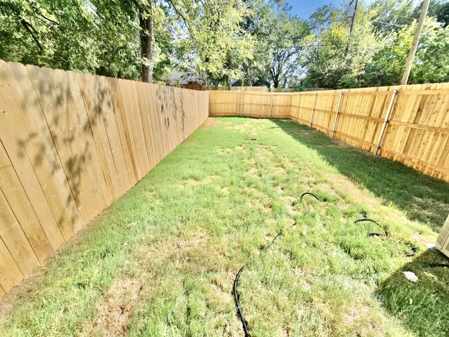 Building Photo - 220 W Bond St