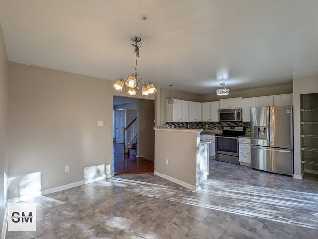 Building Photo - 711 Tola Ct