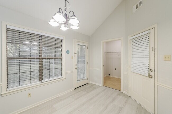 Building Photo - 3565 Foxfield Trail
