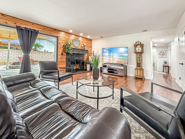 Building Photo - Single-Story Pool Home with RV Parking on Quiet Cul-De-Sac in Prime Simi Valley