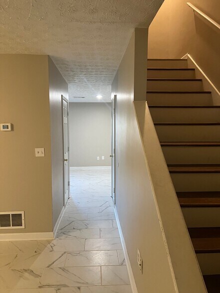 Building Photo - 3543 N Hopkins Ct