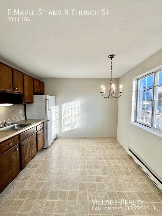 Building Photo - 361 E Maple St