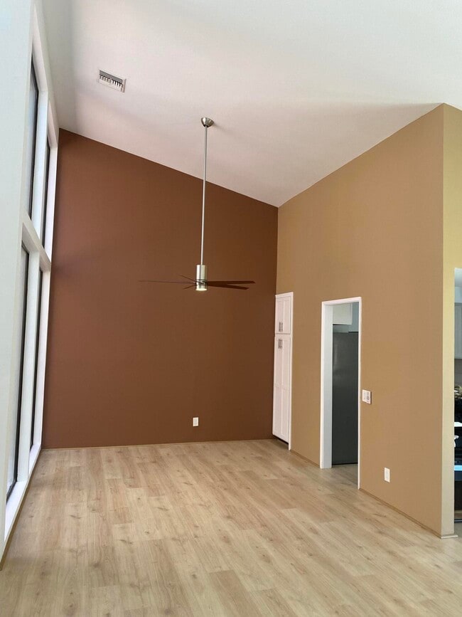 Building Photo - 695 S Cll Petunia